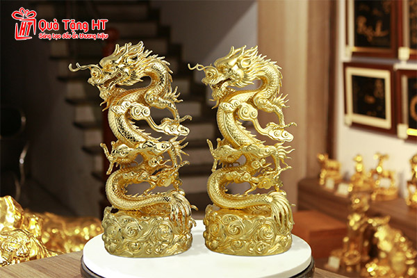 Tượng linh vật mạ vàng
