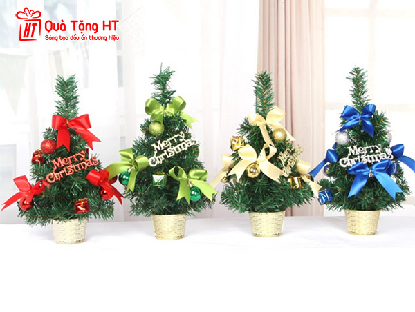 Cây thông Noel để bàn trang trí