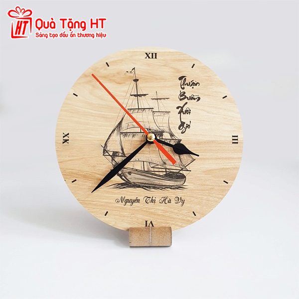 Đồng hồ để bàn làm quà tặng nhân viên mới