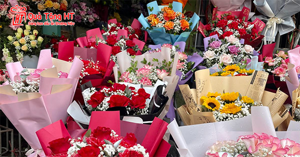 Hoa tươi là quà tặng nhân viên nữ ý nghĩa dịp 8/3 hay 20/10