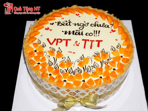 Bánh kem làm quà tặng nhân viên văn phòng dịp sinh nhật