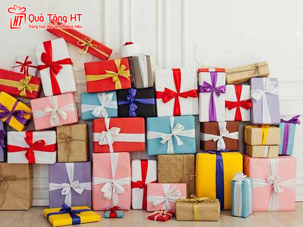 Gợi ý quà tặng nhân viên văn phòng ý nghĩa