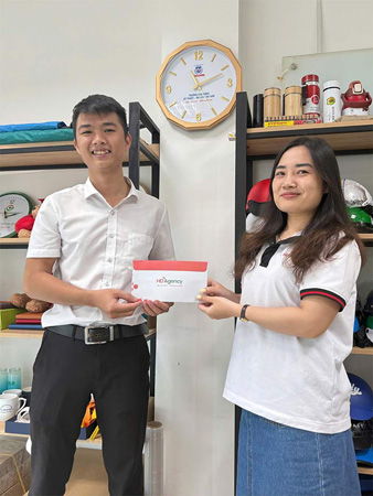 Tiền thưởng nhân viên xuất sắc