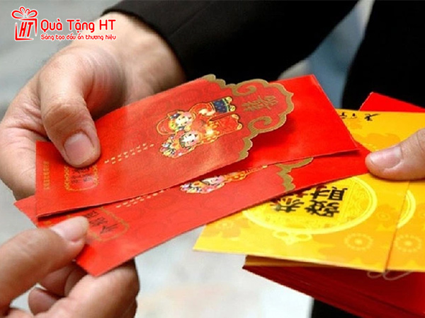Biếu lì xì