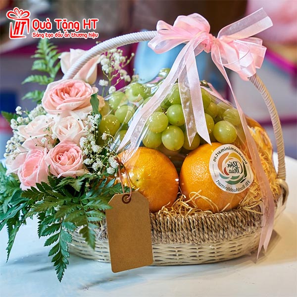 Giỏ trái cây làm quà tặng sếp nữ tinh tế