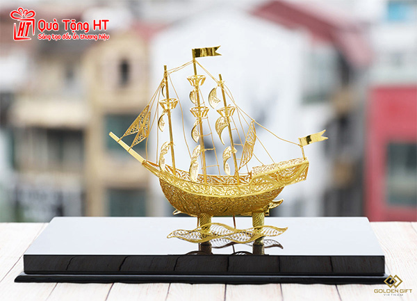Mô hình thuyền bườm làm quà tặng sếp dịp thăng chức