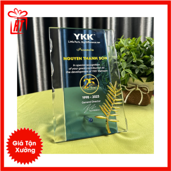 Mẫu cúp pha lê đơn giản