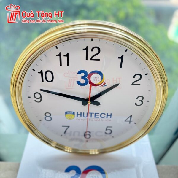 dong ho truong hoc hutech 5