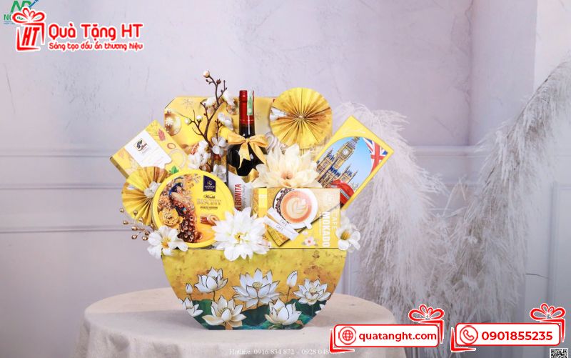 Giỏ quà Tết vàng ánh kim – Biểu tượng của tài lộc