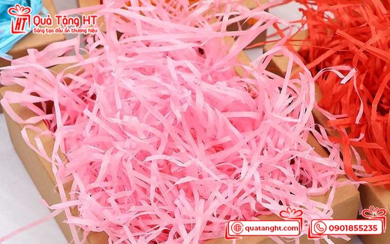 Rơm giấy, mút xốp hoặc lót vải để cố định sản phẩm