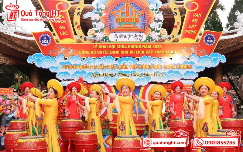 Lễ hội Chùa Hương (Hà Nội)