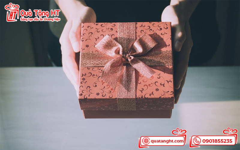 Mua Quà Tặng Khách Hàng Có Phải Xuất Hóa Đơn Không?