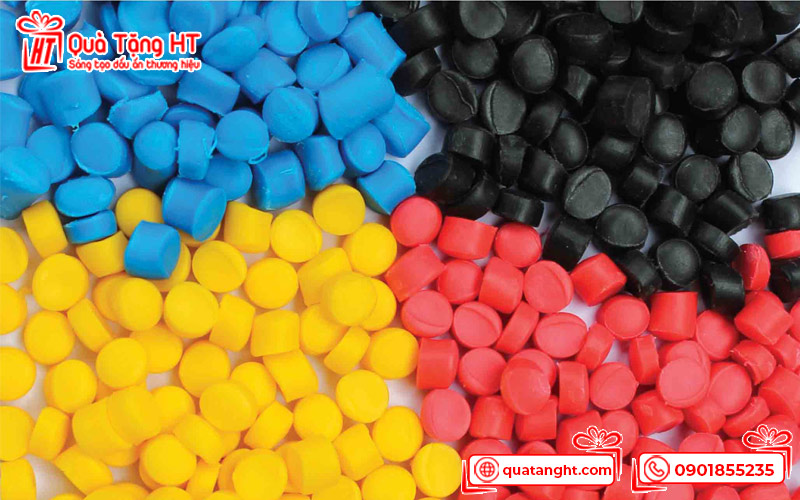 Nhựa PVC là chất liệu áo mưa truyền thống