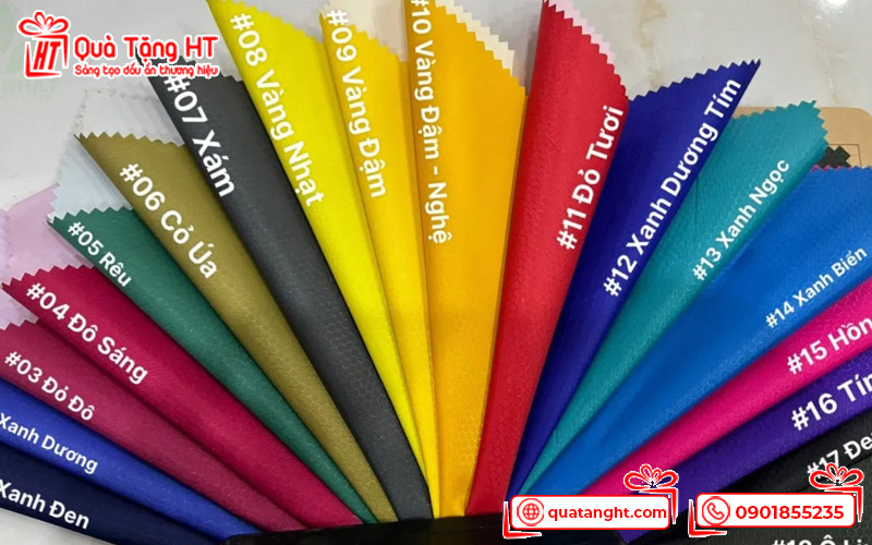 Vải dù tráng PVC hoặc PU là lựa chọn phổ biến cho áo mưa bộ cao cấp