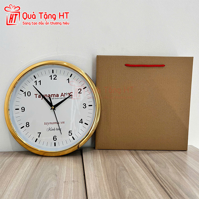 dong-ho-treo-tuong-taynama-amc